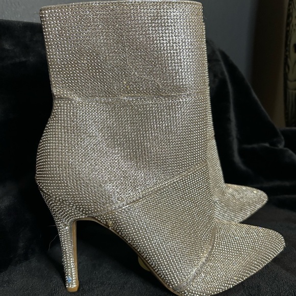 NEW Andiamo ATrendy Silver Rhinestone Side Zip Boots 4” Heel Size 9 - Picture 3 of 7